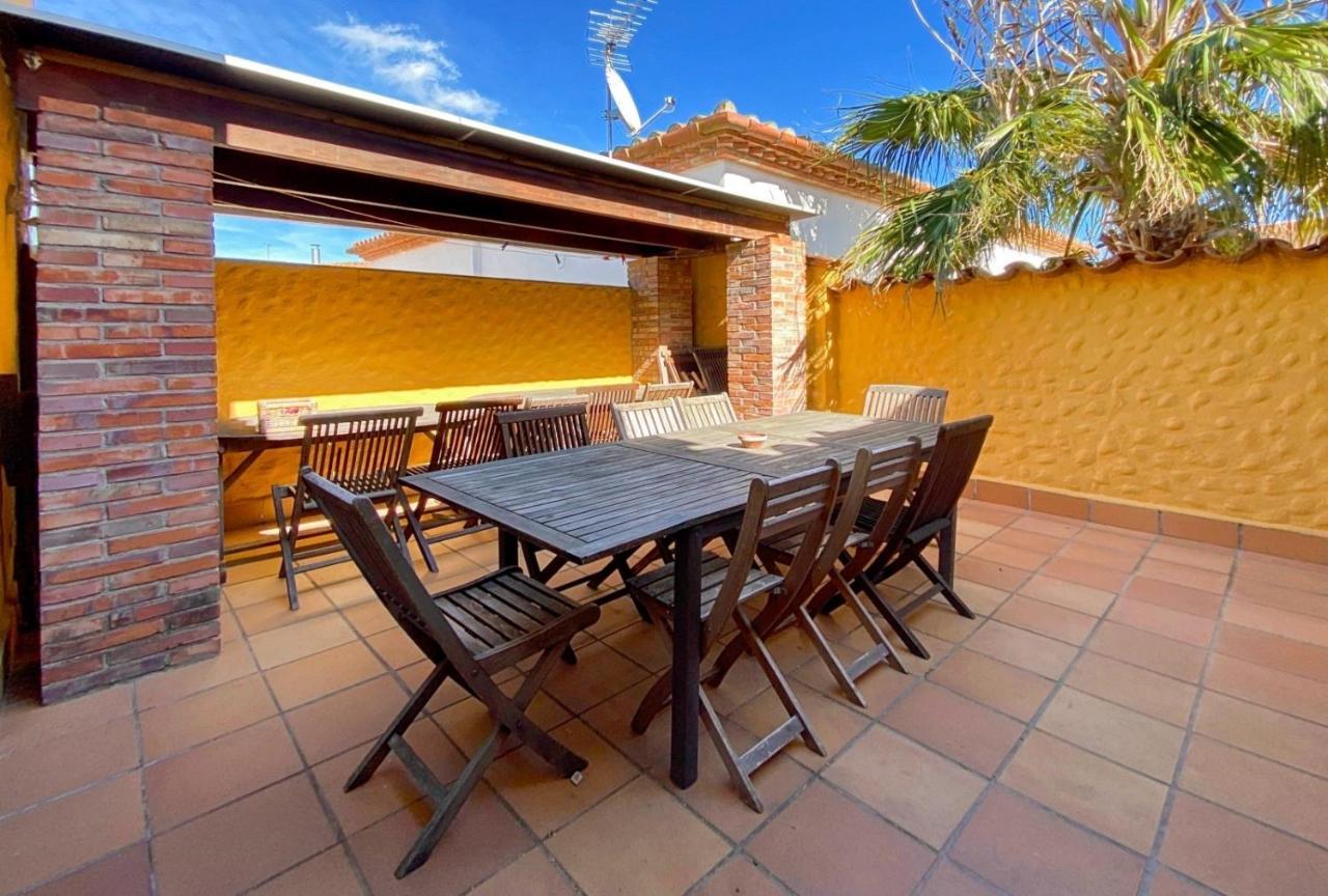 Ampuriahome Villa Hosting 15, Pool & Mooring Empuriabrava Exterior photo