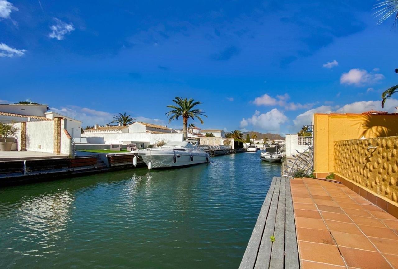 Ampuriahome Villa Hosting 15, Pool & Mooring Empuriabrava Exterior photo